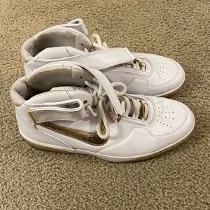 Special Air Force 1 basketball shoes Nike